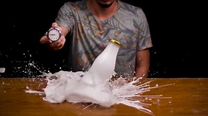 時間を操ってる！？物体だけスローモーションになる不思議な映像 - New's World