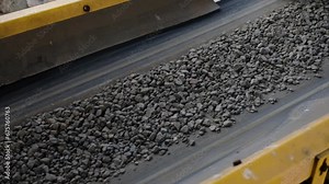 Aggregate supply system consists of a hopper, belt feeder and aggregate belt conveyor. Distributes cold aggregate through belt feeder to the aggregate belt conveyor according to certain proportions