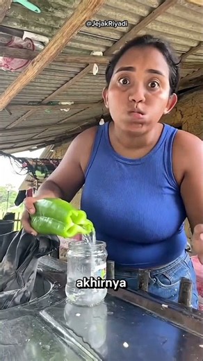 This fruit is gushing with water, turns out...😱🍊