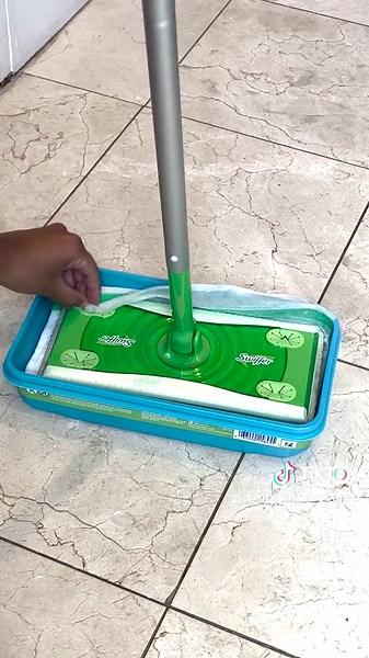 Has anyone else been doing it wrong this entire time? 🤯 #swifferhack #swiffer #swifferwetjet #cleaningtiktok #cleaninghacks #cleaningtips #grossfloor #swifferclean #cleaning #todayyearsold