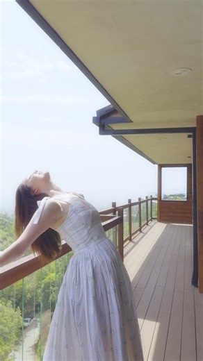 🌿✨ Embrace tranquility. Feel the peace. #peacefulvibes #dancegirl #balletdancer #emmadumont