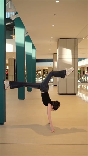 Master the Inverted Handstand Split - Split Horse Technique