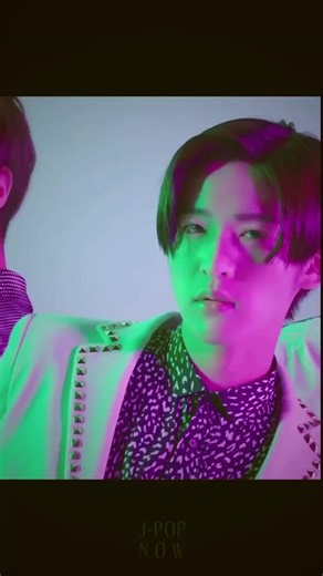 J-POP NOW on Instagram: "Snow Man - D.D. 近未来の世界で繰り広げられる圧巻のパフォーマンス❄️✨ 9人の熱い覚悟が込められた衝撃のデビューシングルをチェックしよう！🔥 出典 - Snow Man #SnowMan #D_D #デビューシングル #ミュージックビデオ #ダンスパフォーマンス"