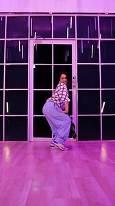 Zahara Sethjiwala on Instagram: "Kaisa sharmaana tumko kuch naya karke dikha du? 🙈😋💕 Choreography by- @yasshkadamm Shot & edited by- @ausee.art 📍 @byou.in #bollywood #song #chammakchallo #artists #hamsikaiyer #akon #dance #cover #choreography #yasshkadammchoreography #dancevideo #mumbai #india"
