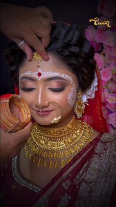 তোমরা যদি তোমাদের স্পেশাল দিনে আমার থেকে মেকওভার নিতে চাও তাহলে চটপট call কর 8013643947 এই নং এ । তোমরা চাইলে শুধু বিয়ে বা রিসেপশন এই নয় তোমাদের গায়ে হলুদ, বৃদ্ধি , মেহেন্দি, সঙ্গীত, বিদায়, ভাত কাপড় আইবুরোভাত সব রকম বিয়ের অনুষ্ঠানের জন্য makeover নিতে পারো । সব রকম looks ও তার package এর জন্য আমাদের whatsapp করো । Our next professional bridal master class will start on june..#makeoverbytinni #eyemakeup #makeuplover #makeuplook #creativemakeup #makeupideas #100dayseyemakeupchallenge 
