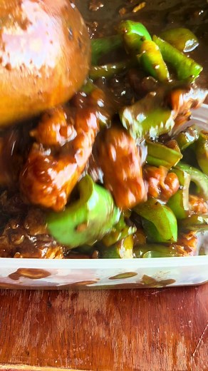 🥡🥢 Chinese Takeaway-Style Chicken & Black Bean Sauce with Green Peppers 🥡🥢 Ingredients: * 2 chicken breasts, sliced into bite-sized pieces * 2 tbsp light soy sauce * 2 tbsp water * 2–3 tbsp potato starch or cornflour (use more if needed to coat the chicken) * 2 heaped tbsp Chinese-style black bean sauce or paste * 100ml water * 2 tbsp vegetable oil * 1 green pepper, sliced * A wok Method: 1. Marinate the chicken: In a bowl, mix the sliced chicken with light soy sauce and water. Gradually add