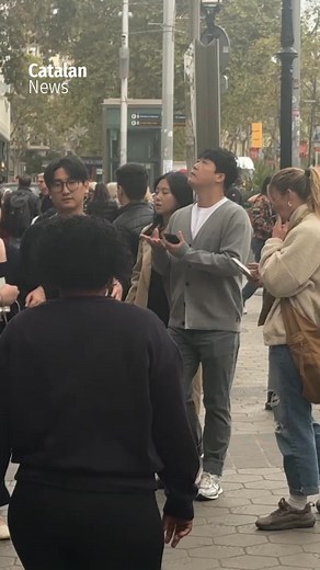 99K views · 187 reactions |  Emergency alert system confuses tourists outside Casa Batlló on Passeig de Gràcia Drill notification sent to 5 million people across Baix Llobregat, Barcelonès, Maresme, Vallès Occidental and Vallès Oriental counties More: https://www.catalannews.com/society-science/item/es-alert-emergency-test-mobile-phones-warning-barcelona-november-3 | Catalan News | Facebook