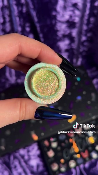 Drop your most purr-fect description of our Cat’s Eye Multichrome Loose Pigments in the comments 👀✨🐈‍⬛ #cats #catsoftiktok #cattok #gothic #gothicstyle #goth #gothicmakeup #makeup #catmakeup #multichrome #multichromeeyeshadow