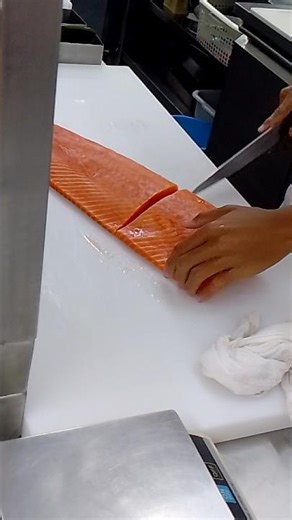 salmon 🐟😋🍣 #anime #sushi #edms #salmondishes #food #electrosound #salmonrecipes #travel #fish #reels