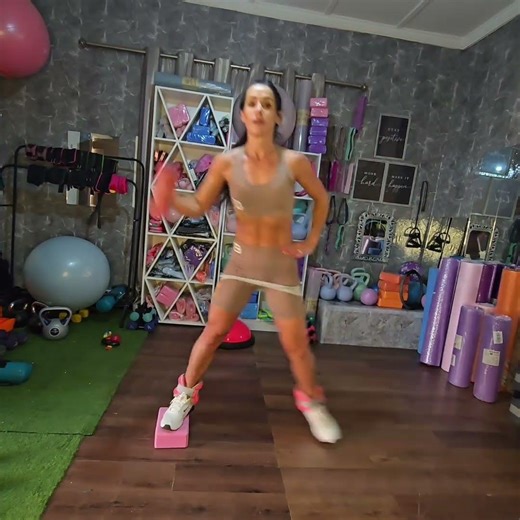 INTRO PRO Range- Week 3, Dag 4 : Weighted heavy resistance band- HIIT /Cardio based