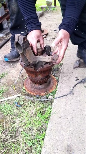 How to fix replace Toyota Aygo Noisy Wheel bearing ! #shorts
