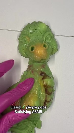 Lizard got pimples #asmr #lizard #mochipimplepopping #viralvideo #fypシ #pimplepoppin #relax #acnetreatment #skincare #mouthsounds #asmrsounds #asmrvideo #fypシ゚viral🖤tiktok