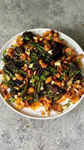 GARLIC-PARMESAN BUTTERY BROCCOLINI WITH WHIPPED SUN DRIED TOMATO TAHINI & CRISPY WHITE BEANS! Guys—please, do yourself a favor & try this one! • For the broccolini: 2 tbsp melted butter 2 cloves garlic, minced 1/2 tsp salt 1/2 tsp paprika 1 head broccolini, cut into thirds 1 oz freshly grated parmesan cheese • For the tahini: 1/4 cup tahini 1/4 cup sun dried tomatoes 3-4 tbsp water 1/2 tbsp hot sauce 1/2 tsp salt • For the beans: 1 can cannellini beans, rinsed and drained 1 tbsp olive oil 1/2 ts