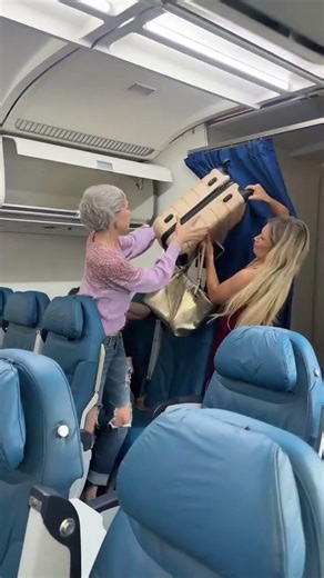 A real fight broke out between women on my plane!😠😤