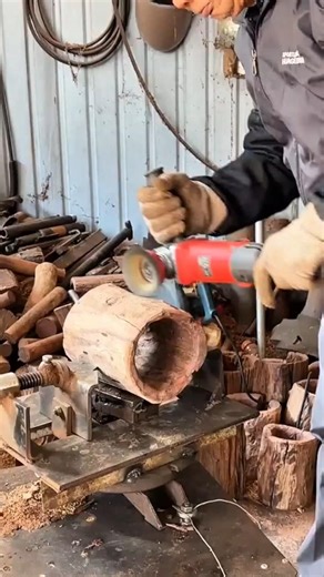 motorized handheld grinder to quickly and accurately carve many wood chips from the log
