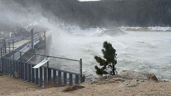 Unique ‘mountain wave’ phenomena causes high winds on Front Range: What is it?