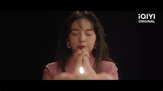 ⏰ Trở lại 1983, tôi sẽ nghịch thiên cải mệnh, tự tìm lối đi riêng 😌 Đón xem trên iQIYI nhé 🥝 📌 Giới thiệu: Ở tuổi 36, Hạ Hiểu Lan, một nữ quản lý cấp cao hiện đại, bị đẩy vào đường cùng khi công ty phá sản và cô trở thành vật hi sinh. Trong lúc tuyệt vọng, cô bất ngờ xuyên không về quá khứ, trở thành một cô gái nông thôn 18 tuổi xinh đẹp! Không tiền, không quyền, không chỗ dựa, nhưng cô có nhan sắc, có mẹ và tuổi trẻ đầy nhiệt huyết. Với trí tuệ nhạy bén, cô liên tục tạo ra những kỳ tích giữa