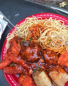 2.5M views · 37K reactions | Special Momo's & Chinese Platter at Dolma Aunty Momo's (Since 1994) | Yum Yum India | Facebook