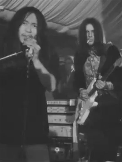 It’s almost Christmas, oh yeah 🎄✨ | CAN - Spoon Records