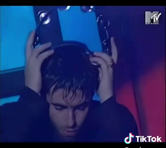 Liam Gallagher Live Forever: Britpop Icon's Performance