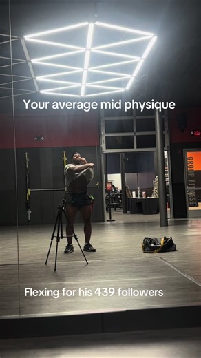 Flexing with Fellow Hulk Enthusiasts at the Gym