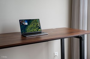 Mình mới đổi bàn nâng hạ bốn chân, tự đóng mặt gỗ