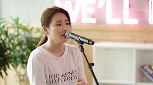 8.5K views · 143 reactions | 사무실에서 업무중에 조현아 라이브가 들려온다면..? 이 힐링 라이브 뭐야...(๑･̑◡･̑๑) 라이브로는 처음 불러본다는 조현아의 'Falling' Youtube : https://youtu.be/DoLux-buQ6A | 어반자카파 (Urban Zakapa) | Facebook