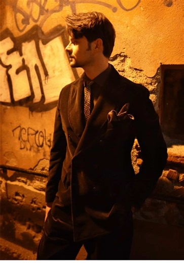 The life of a male model that very few understands. A male model can feel, he gets integrated in the places he visits, because he’s a conquerer. He need to conquer people’s hearts. He will learn languages. He will fall in love. He will admire and learn from the new land. People will smile to him but also people will , many times reject him, because this modeling life it’s only a place for winners. When you are the 2nd one, you’ve lost, you have no work, your picture or your video was given to an