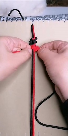 TUTORIAL 👆 How to make a wrap bracelet with paracord