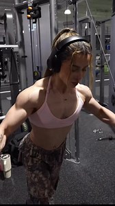 I love chest flys so much 😩 @youngla @younglaforher RIVERA #gymgirl #gym #gymmotivation #lift #liftheavy #lifting #fit #fitness #muscle #musclemommy #bulk #explorepage | Ruby Rivera fitness