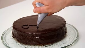 Torta koju bi vam preporučila za Božić. 🎄🎄 Ovaj recept za Sahericu je stvarno odličan: https://www.kolaci.biz/odlicna-sacher-torta.html | Natašine slastice - Kolaci.biz