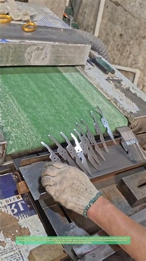 Affûtage industriel : comment une bande abrasive redonne leur tranchant à des milliers de lames