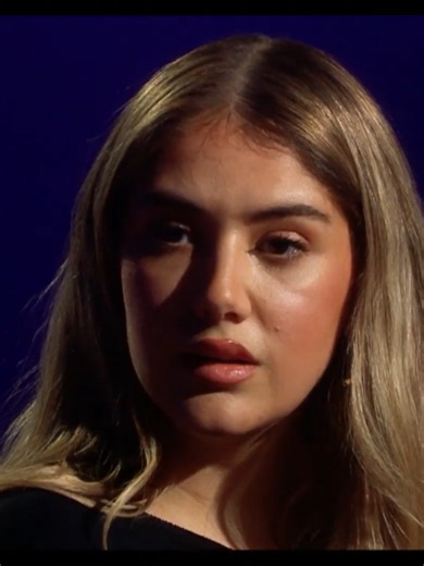 Lisa und Akka gelten als Traumpaar: Bei Temptation Island V.I.P. beweisen sie ihre Liebe und bauen sich ein gemeinsames Leben in Dubai auf. Kurz darauf folgt die Hochzeit und schnell erblickt Sohn Emilio das Licht der Welt. Ihr Glück scheint perfekt, als am 18. September 2025 ihr zweiter Sohn Xavi geboren wird. Doch im Februar 2026 folgt der Schock: Mit nur vier Monaten stirbt Xavi an Plötzlichem Kindstod. Bei deep und deutlich sprechen die beiden über den unerträglichen Verlust und wie sie es s