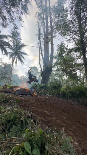 16K views · 178 reactions | Mga ngilngig 勞 #ligironextreme #ligironextreme #extremesports #extreme #extremelocal #happy #ligiron #Philippines #fblifestyle Disclaimer: The activities shown in this video involve extreme sports performed by experienced individuals. These stunts carry a risk of serious injury . Do not attempt to recreate or perform them without proper training, safety gear, and supervision. Always prioritize your safety. | Ligiron Extreme | Facebook