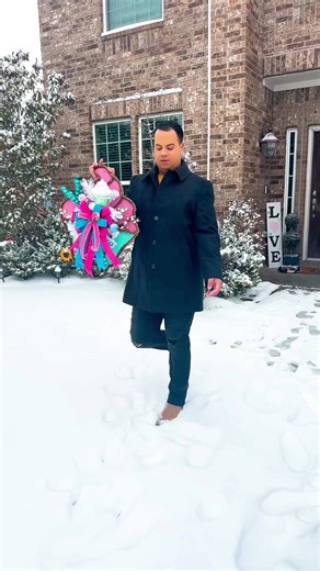 💕 Fun & Relatable Just finished this gorgeous cupcake door hanger and I am OBSESSED 😍 The pink and blue colors, plus those cute little cake picks, make it extra sweet! Funny story — this exact vibe was me last year during the 2025 snow event, stuck inside crafting and creating 🤣❄️ And honestly… looks like this will be me again this weekend coming up! When life gives you snow days, you make cupcakes (the door hanger kind 😉 #doorhangers #cupcakedoorhanger #theperfectpiecetx