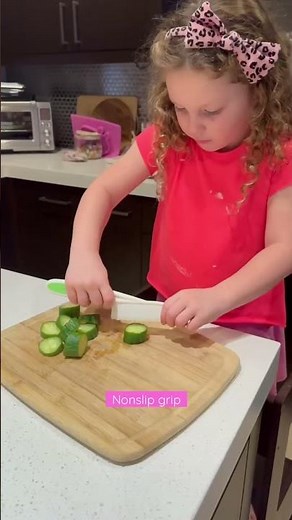 Kids Safe Knives. A perfect tool to safely learn how to cut foods and be confident in the kitchen 🔪