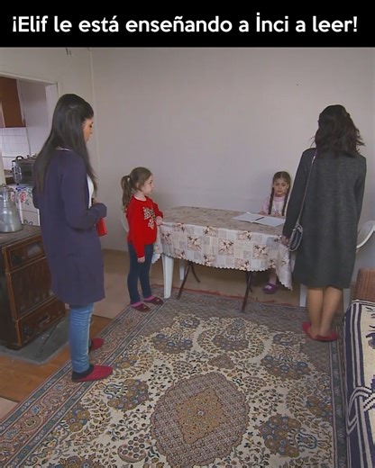 ¡Elif le está enseñando a İnci a leer! | #Elif en Espanol 349 | Elif en Español
