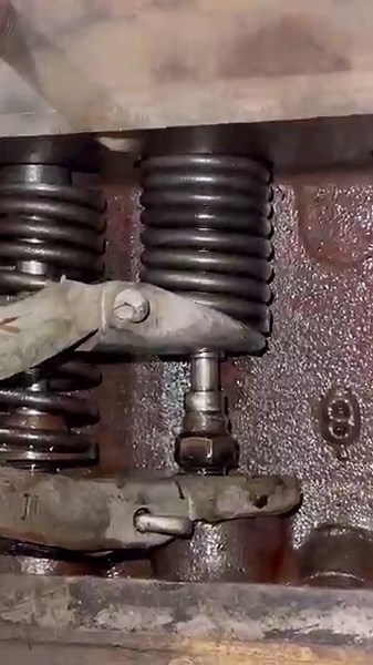 Pulling the valves on a Willys L134 “Go Devil” engine. #engine #valve #rebuild #willys #jeep #tools