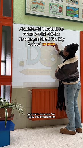 American Teacher Creates Mural in Spain 🎨🇪🇸