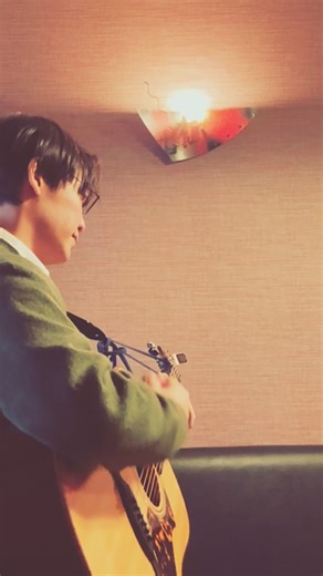 ふたばたけし on Instagram: "今日はサービス付き高齢者向け住宅サン・あさひのさんで 歌ってきました。 久しぶりのカバー曲のみの演奏。 スタッフさんの協力もあり楽しく歌わせてもらいました。 ありがとうございました。 動画撮ってなかったのでひとりぼっちのリハをどうぞ。 #弾き語り #歌"