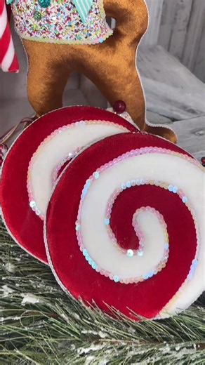 🍭✨ Get ready to sparkle this season! The Disco Gingerbread Peppermint Wreath tutorial is now live in Kelea’s Design School (KDS), and I’m showing you every step—from candy-inspired accents to bold ribbon loops and playful holiday flair. 🎀 Members of KDS get first access to the full supply list and designer-approved materials used in this piece. 👉 Want early access too? Join us before our next design https://www.keleas.com/product/kds-tutorial-disco-gingerbread-peppermint-wreath-supply-list/ |