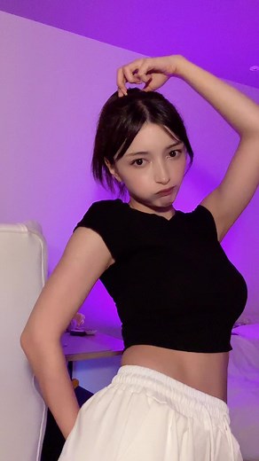 エリカとマリナの可愛いダンス練習