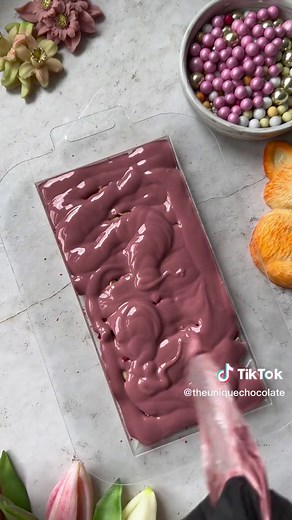 #chocolates #personalisedchocolate #chocolateslab #foodie #gift #mothersdaygift #dessert #food #vegandessert