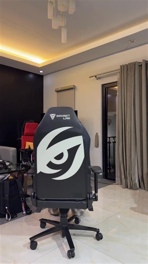 What it feels like to sit in a Secretlab chair 🤗 LEOMIHO #secretlab | Team Secret