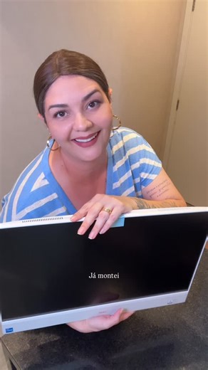 Carol Martins on Instagram: "Primeira meta de 2026 ✅ Fazia meses q eu estava namorando esse All In One da Dell, planejei e agora é trabalhar muito pra pagar! A primeira parte do meu cantinho de trabalho já tenho, agora falta uma boa mesa e uma boa cadeira! Agora me conta, como qual vai ser o seu primeiro passo pra ser mais produtiva esse ano? #unboxing #dell #allinone"