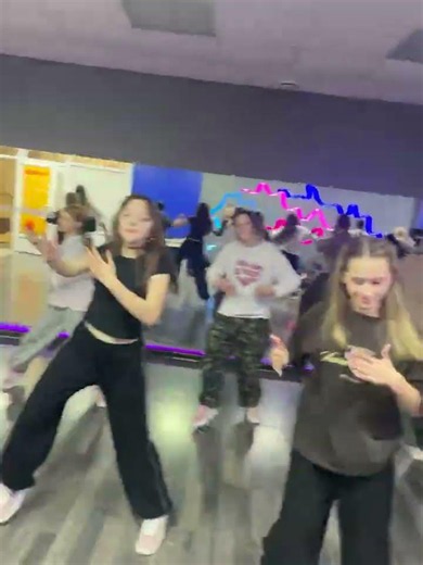 Современные танцы 🔥 #MetroDANCE #танцы #танцыдлявзрослых #танцыдлядетей #Смоленск #студиятанцев