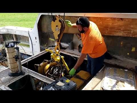Bertram 33 removing the CAT 3208 engines (ep.6)