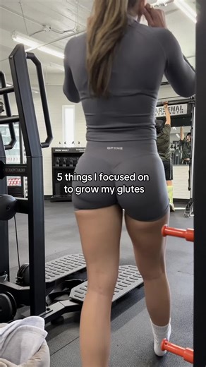 I lifted for years before I actually saw my glutes grow… and it wasn’t because I needed a new workout. It was because I started doing this instead ⬇️ - tracking my lifts and adding weight or reps every week (8–10 reps before going up) - training glutes 2–3x a week with a structured split (not random workouts) - slowing down every rep and controlling the eccentric - eating enough to grow (high protein carbs around my workouts) -taking every set close to failure (last 2–3 reps should be HARD) This