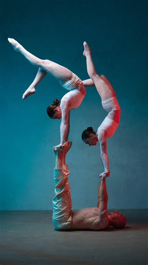 🇺🇦 Model poses for photoshoot📸 5 Acrobatics.
