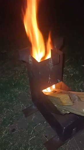 Esta poseída,no es una cocina rocket.Es un soplete industrial!.